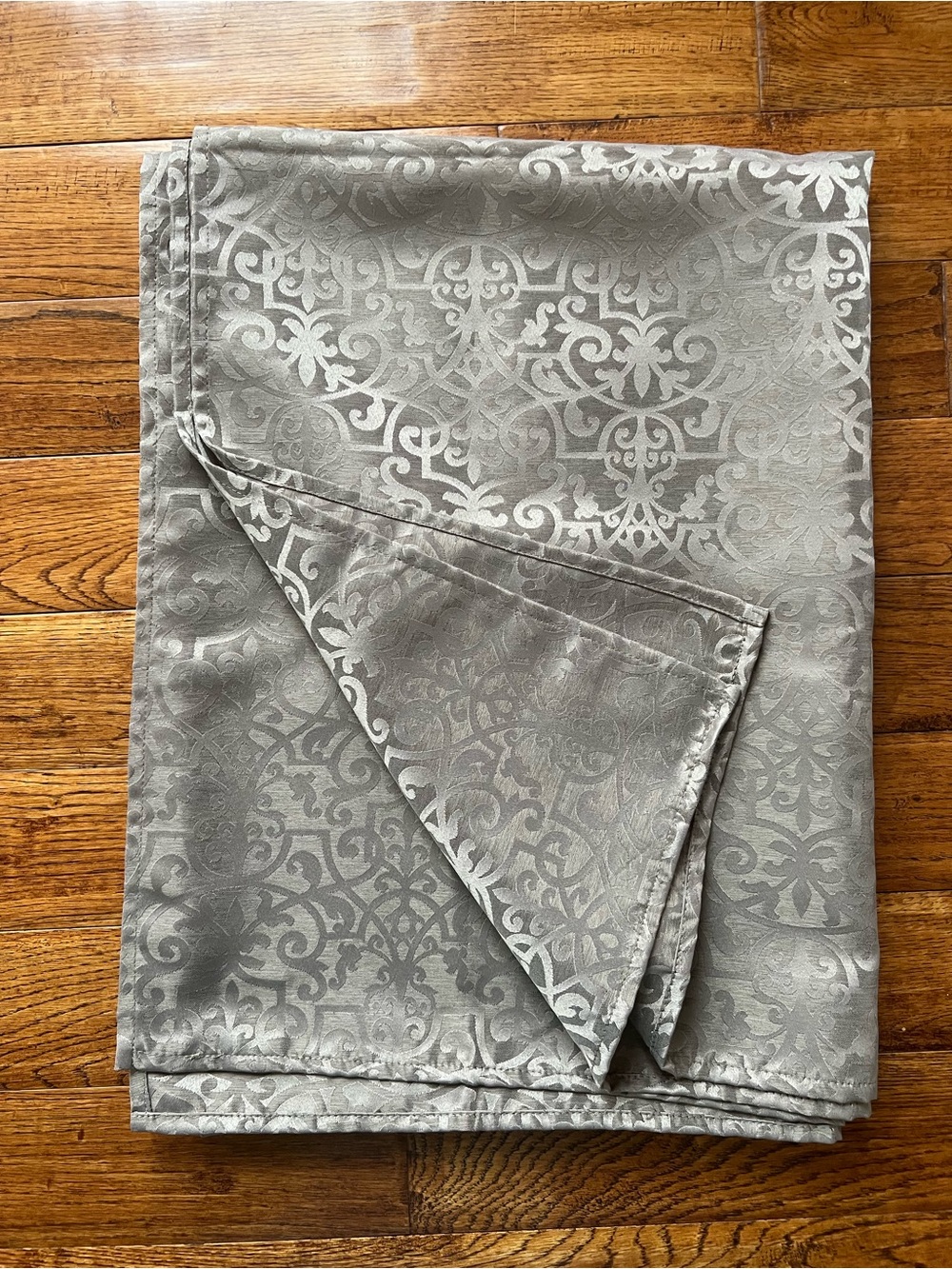 Royal Velvet Tablecloth Rectangular Damask Tan Taupe 60” x 84”